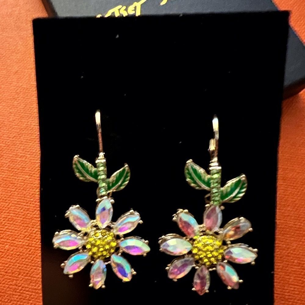 🌼 Betsey Johnson NEW CRYSTAL DROP DANGLE DAISY EARRINGS 🌼